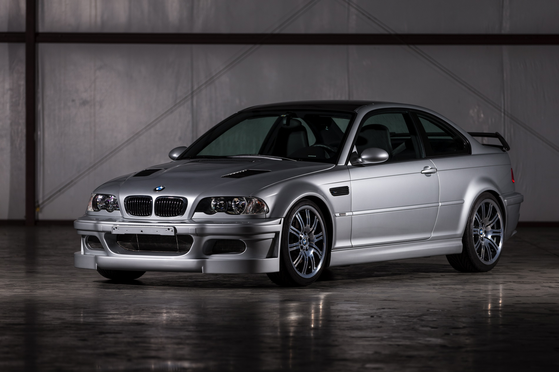 BMW-M3-GTR-Road-version-1900x1200-images-05